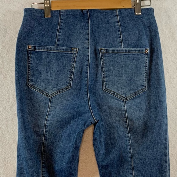 High Rise Jegging with Flat‎ Front & Seam Detail Patch Pockets in back - Picture 5 of 11